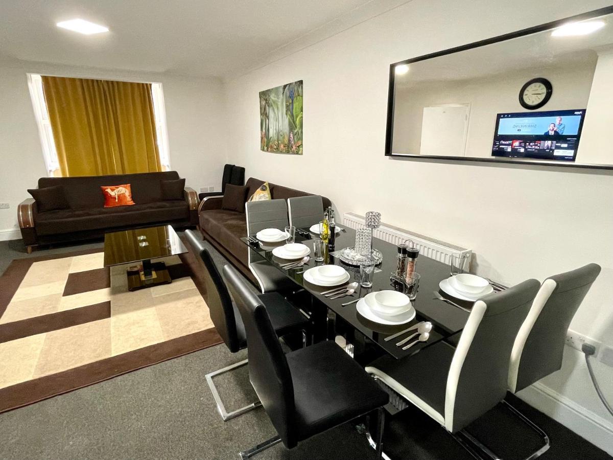 4 Bedrooms House, 3 Bathrooms , Separate Reception, Full Kitchen, Garden, Parking London Exterior photo