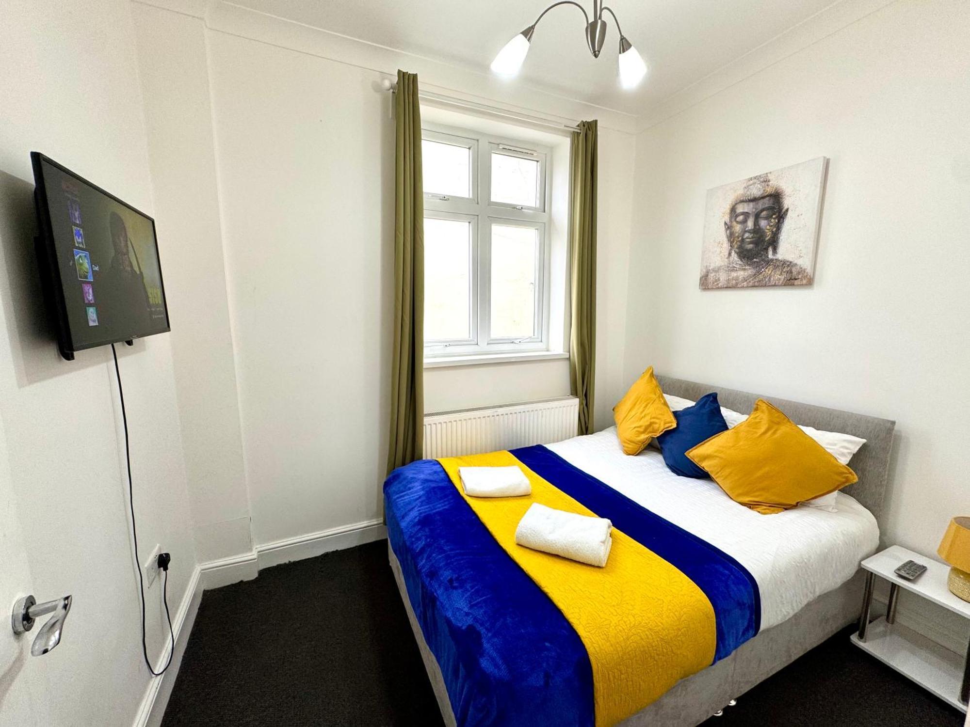 4 Bedrooms House, 3 Bathrooms , Separate Reception, Full Kitchen, Garden, Parking London Exterior photo